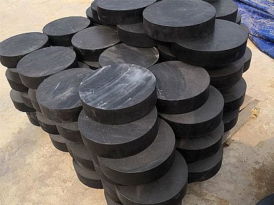 安顺板式橡胶支座由若干层橡胶片与薄钢板经加压硫化